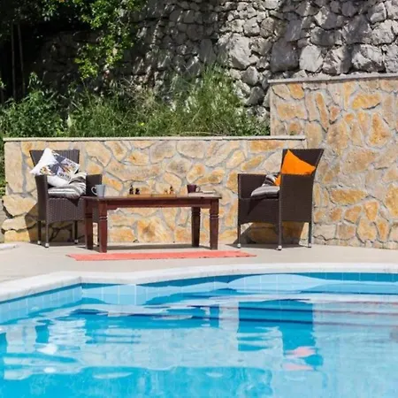 Spacious Four Bedroom With Pool * Mlini