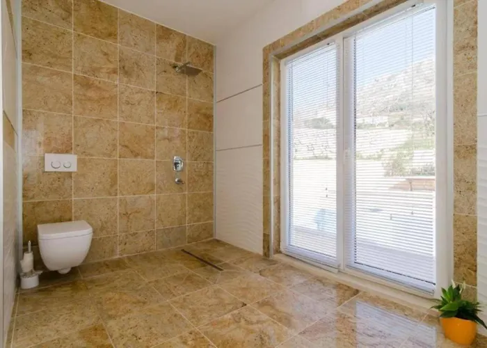 Spacious Four Bedroom With Pool Villa *