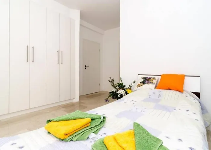 Spacious Four Bedroom With Pool Villa Mlini