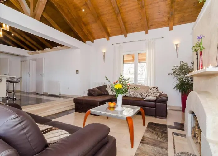 Villa Spacious Four Bedroom With Pool *