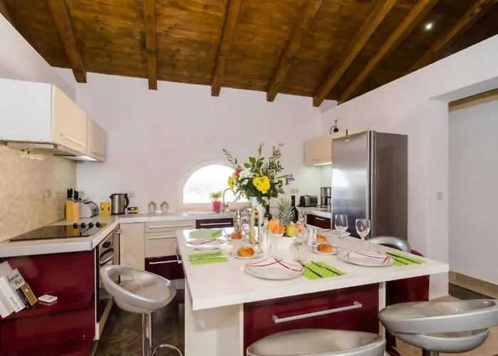 Spacious Four Bedroom With Pool