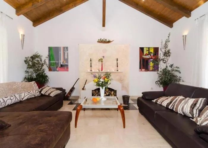 Spacious Four Bedroom With Pool * Mlini