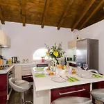 Spacious Four Bedroom With Pool
