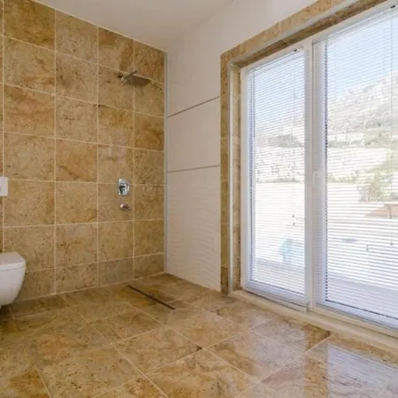Spacious Four Bedroom With Pool فيلة *