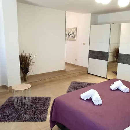 Spacious Four Bedroom With Pool * Mlini