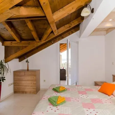 Vila Spacious Four Bedroom With Pool