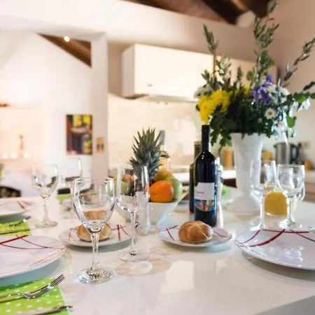 Vila Spacious Four Bedroom With Pool