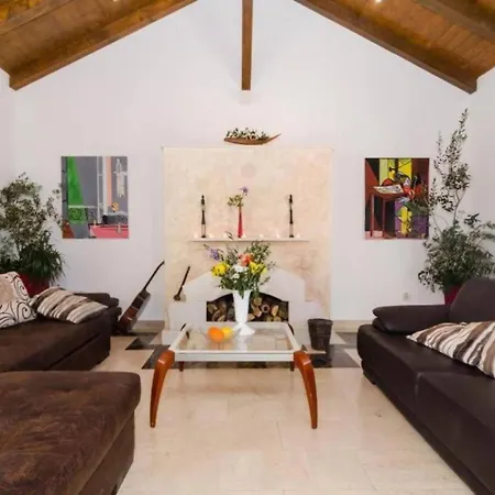 Spacious Four Bedroom With Pool * Mlini